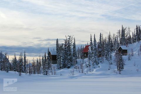 powder-creek-lodge-backcountry-skiing