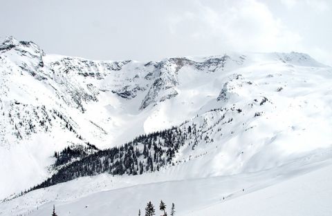 Man dies at Rogers Pass Asulkan Hut