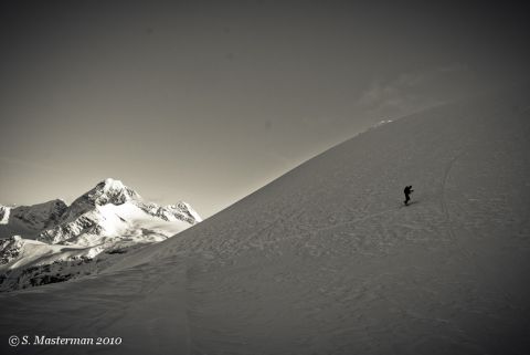 Young's Peak headwall wiht views to the Illecillewaet glacier