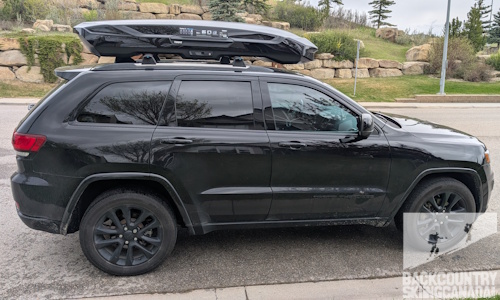 Thule Motion 3 XXL Low on Jeep Grand Cherokee