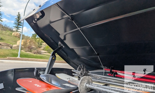 Thule Motion 3 Cargo Box hinge
