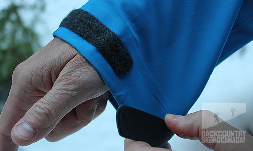 Sturdy cuff adjustment to secure around gloves.