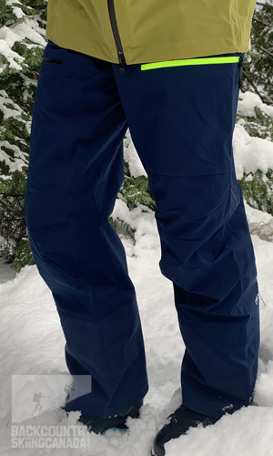 The 3L Ravine Shell Pants adhere to the same clean design found in the jacket with only the features you need and nothing more. Their fit is relaxed so there is plenty of articulation, thanks especially to the anatomically shaped knees.