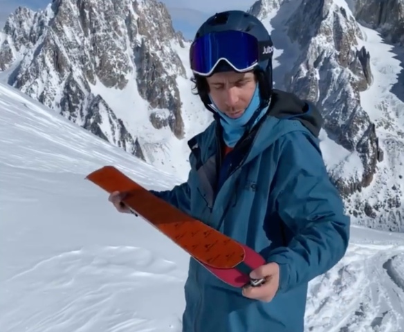 How to properly remove your climbing skins in the wind - VIDEO